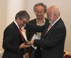 Luis Patricio receiving the 2010 Chimera Award
